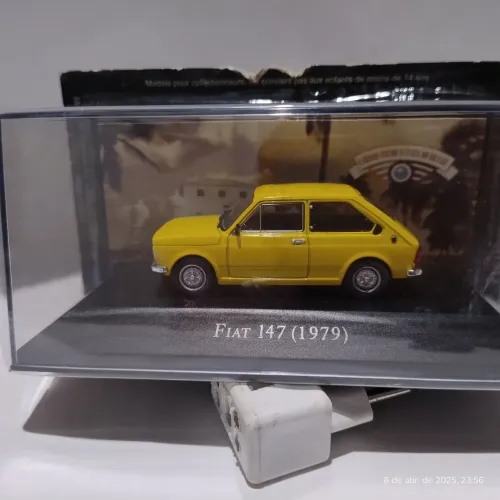 Coleção veículos Inesquecíveis do Brasil. Fiat 147 ano 1979.
