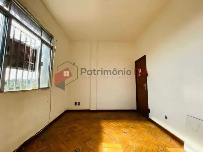 Bom apartamento, 2 quartos, coração da Vila da Penha