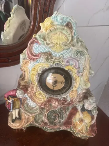 Relógio Decorativo Antigo em Cerâmica