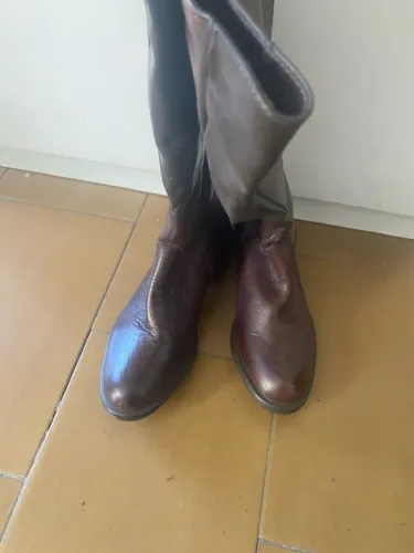 Botas de Couro Marrom