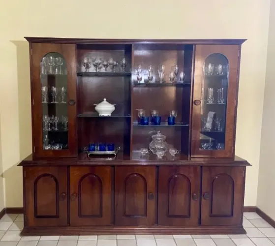 CRISTALEIRA - ESTANTE DE MADEIRA