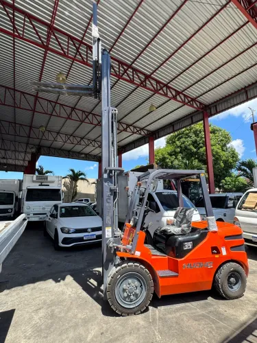 Empilhadeira HUAHE 3,5 Toneladas a Diesel