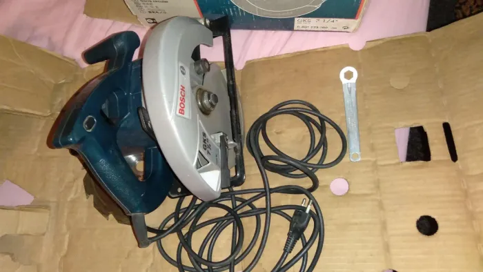 Serra eletrica  circular BOSCH USA NAO ACEITO CONTRA OFERTA 