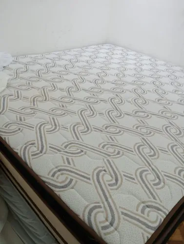 Cama king + Capa impermeável + lençol de elástico + Cabeceira  com 4 cavetas do lado