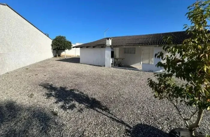 Vendo casa com quintal em Bela Aurora