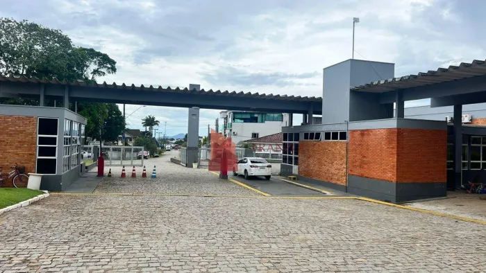 LOCAÇÃO: GALPÃO com 10.200 m2, Joinville/SC!