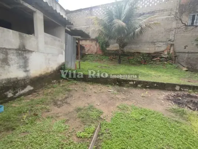 Terreno com 03 casas sendo 01 habitável.