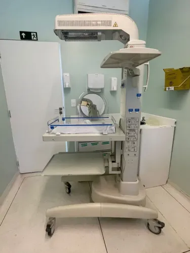 Berço Aquecido Fanem sem uso