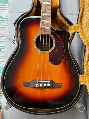 Baixolão Fender Kingman SCE 3TS