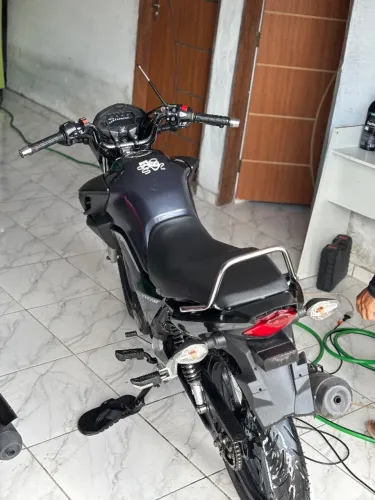 Moto impecável só pega e andar 