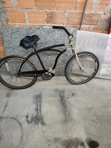 Quadro de bicicleta com aros e peneus