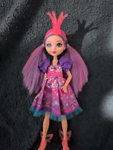 Boneca Barbie e o Portal Secreto Malucia