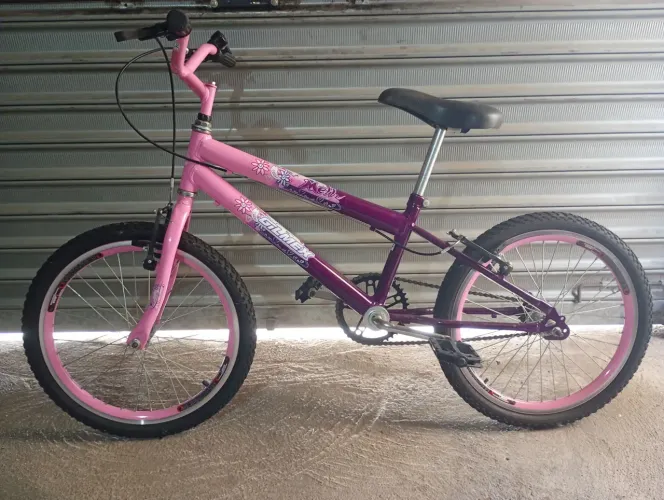 Bicicleta feminina, praticamente preço de black promoção 