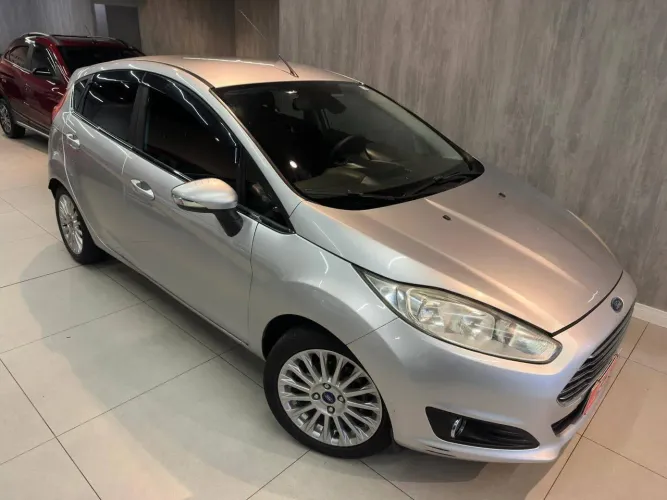 Ford Fiesta Titanium 1.6 16V Flex Mec. 2015