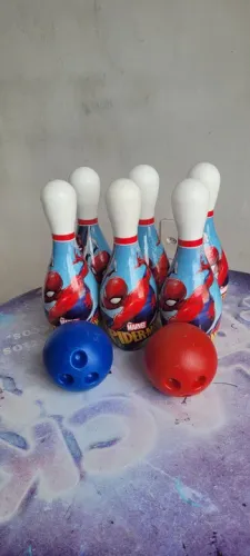 Jogo de Boliche e patinete 
