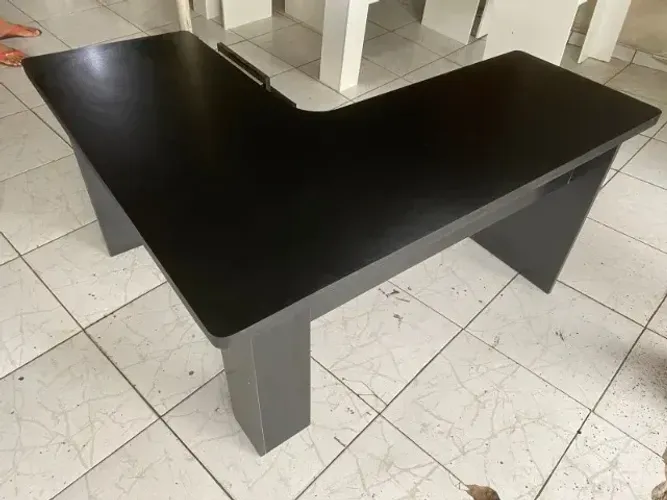 Mesa escrivaninha em L na cor preta - frete grátis
