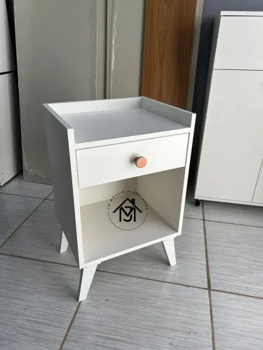 Mesa de Cabeceira Branca com Gaveta e Puxador