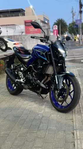 YAMAHA MT-03 2024/2025 - AZUL - ESPORTIVIDADE E DESIGN AGRESSIVO - R$ 30.990,00