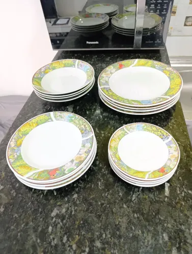 Jogo de Pratos em Porcelana Schmidt (16 peças)