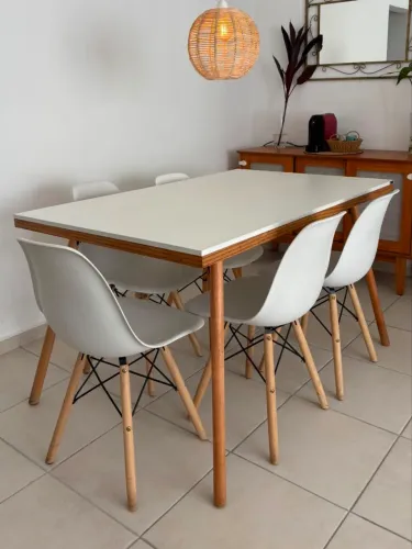 Mesa branca madeira com 6 cadeiras