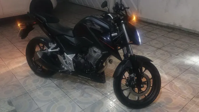Vendo CB300 2025 R$25.500