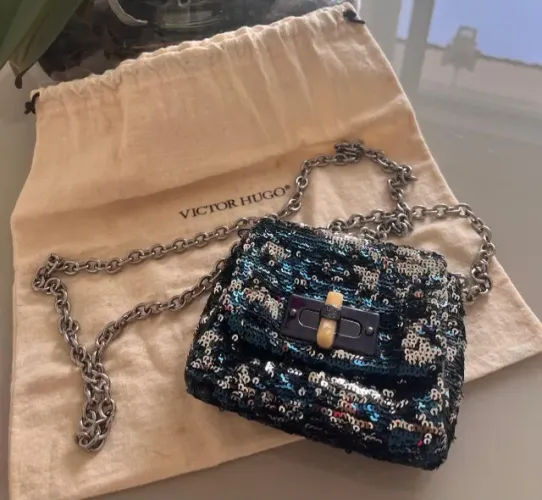 "Bolsa Victor Hugo Original Paetê Azul e Prata - Nova, Nunca Usada" 