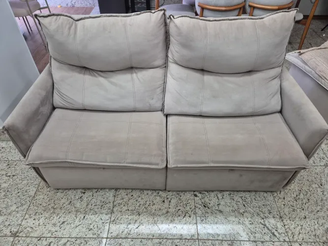 Sofá de 1,8m da Atlântida em ótimo estado.