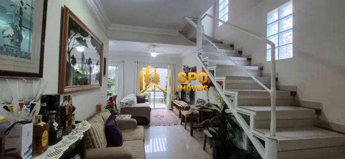 Casa de condomínio fechado com 3 quartos e 2 vagas. Santo Amaro, Zona Sul de São Paulo.