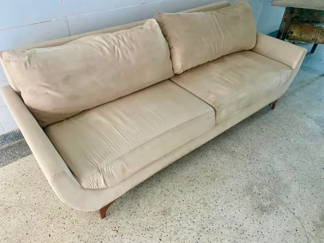 Sofá retrô PERFEITO ESTADO.