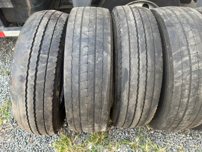 Pneus 215/75r17.5 Meia Vida Bons - R$ 80.00 Unidade