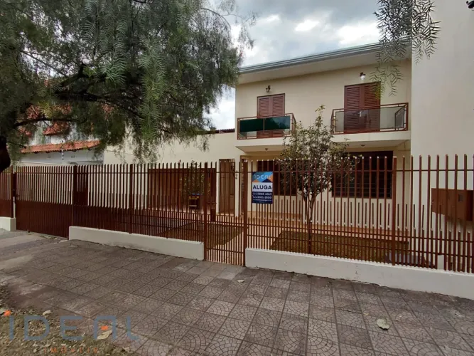 Sobrado para alugar no bairro Zona 07 - Maringá/PR