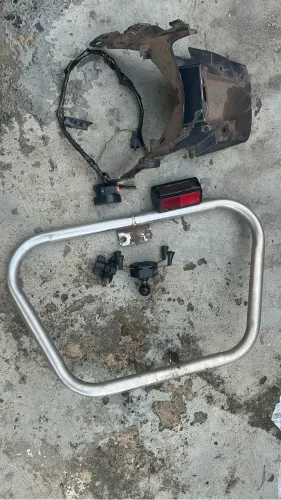 Vendo tudo 70 reais e tem mais um lada da start 160 lado direito