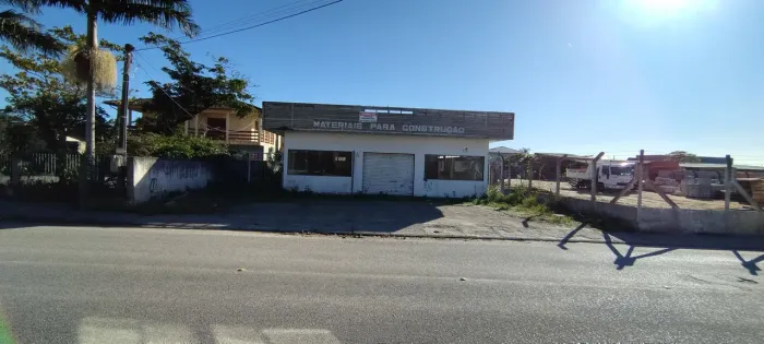 Terreno na rua monte cambirela na praia de fora.