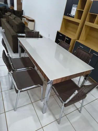 Mesa de Jantar 6 Cadeiras com Tampo de Vidro e Base de Metal