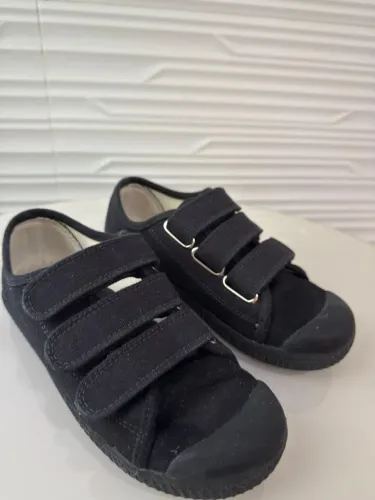 Ténis preto sem cadarço