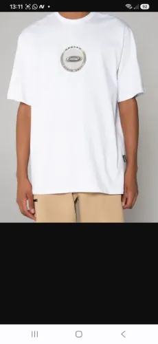 Camiseta Oakley tamanho P na etiqueta so entrego em Niterói