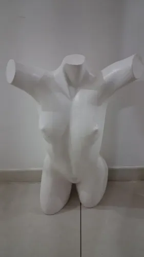 Manequim tronco feminino 
