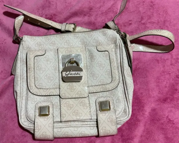 Bolsa Guess alça transversal rosa claro