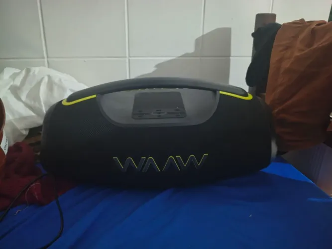 Caixa bombox Waaw 1000 do Alok, semi nova menos de 03 meses de uso