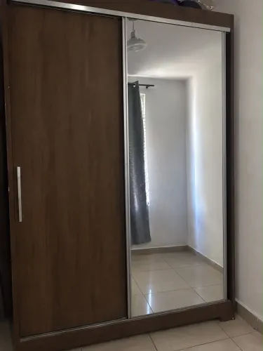 Vendo dois guarda-roupas 