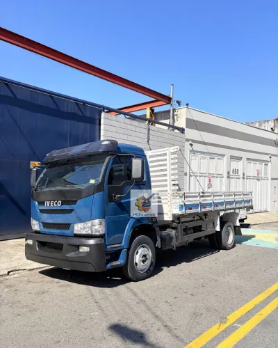 Caminhão Iveco 90v18 HD - ano 2013 - na carroceira