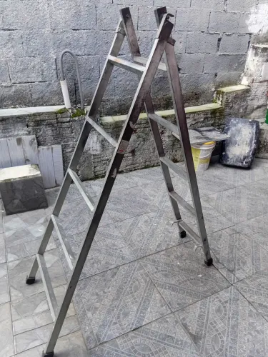 ESCADA DE FERRO