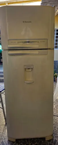Vendo geladeira Eletrolux 401Litros