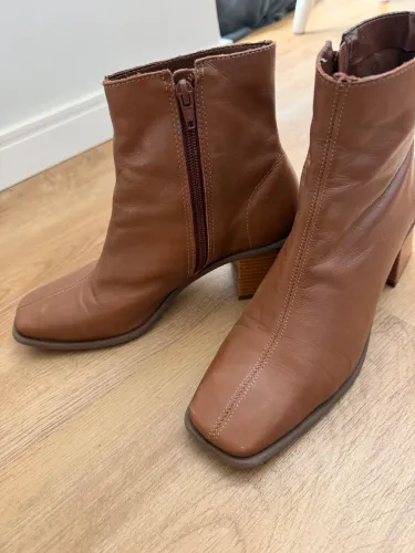 Bota marrom 37