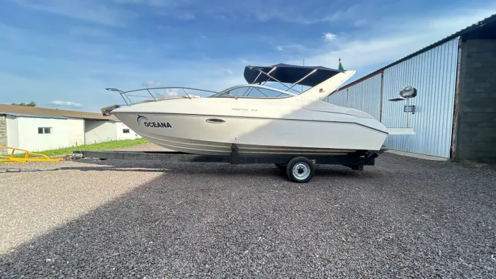 Lancha Schaefer Phantom 260 Cabinada