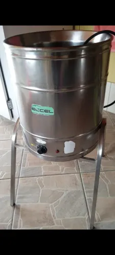 1 Fritadeira elétrica industrial , 1 ralador industrial ,1 estufa pequena,1 liquidificador