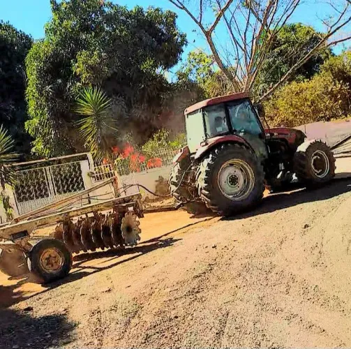 Aluga-se ou VD trator 95cv 4x4 e grade aradora 16x28