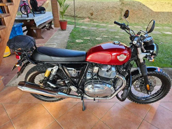 Interceptor 650 Royal Enfield Canyon Red