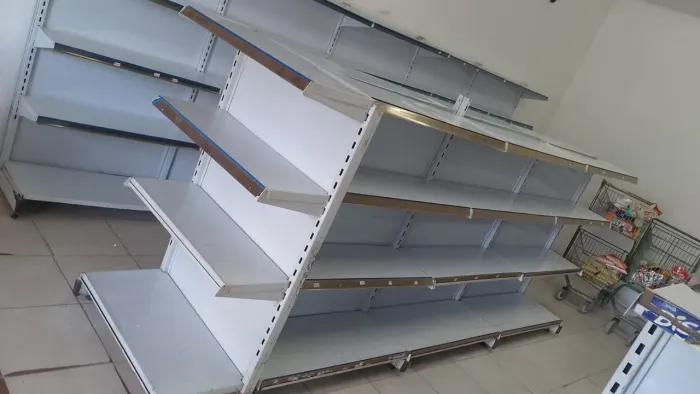 Vende- se prateleiras para mercadinhos