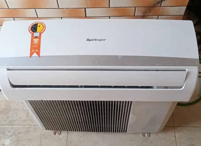 Ar Condicionado Springer 9 Mil BTUs Quente e Fria